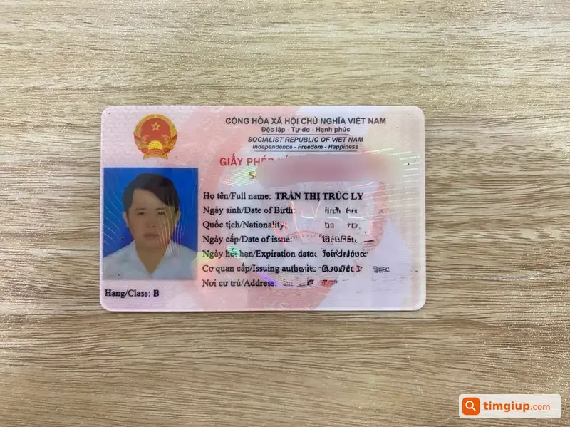 Đánh Rơi Ví Kèm CCCD Tên Trần Thị Trúc Ly Tại Quận 1