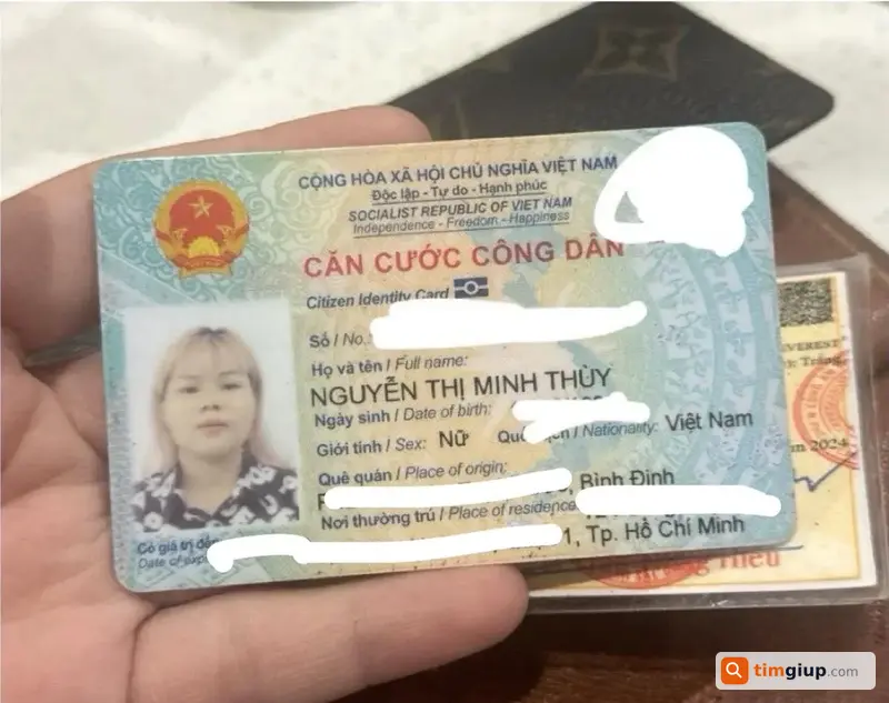 Tìm Ví Đỏ Chứa Giấy Tờ Tên Nguyễn Thị Minh Thùy Tại TP.HCM