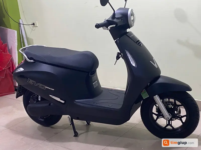 Tìm phong bao có màu nâu bằng giấy có chứa giấy tờ xe vinfast grand