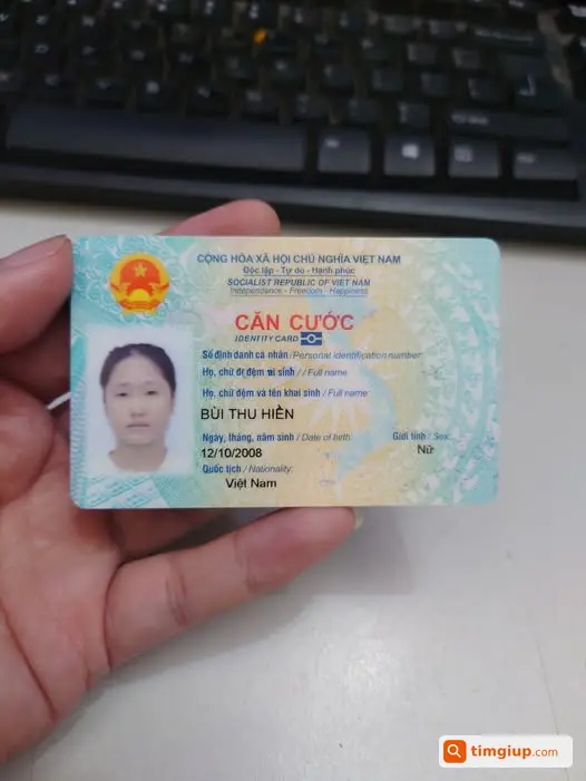Nhặt Được Căn Cước Trước Cổng Cơ Quan, Tìm Người Đến Nhận Lại