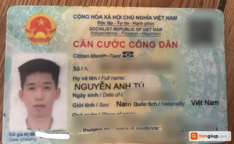 Tìm ví màu cam đen của Nguyễn Anh Tú tại Hà Nội