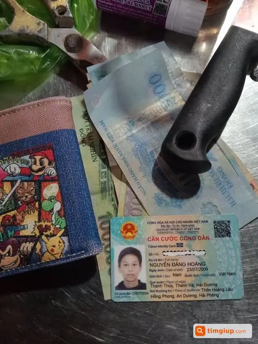 Nhặt Được Ví Có 210.000 Đồng Và Thẻ Căn Cước Khi Bán Hàng