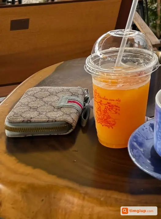 Mất Ví Chứa Hơn 20 Triệu Và CCCD Tên Trần Thị Giang
