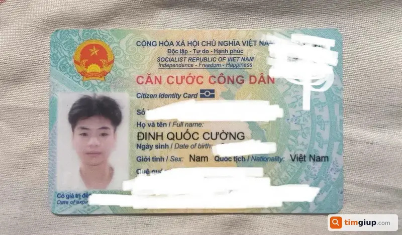 Tìm ví màu xám và giấy tờ tên Đinh Quốc Cường