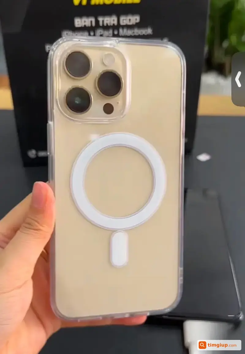 Tìm Điện Thoại iPhone 14 Pro Max Vàng Rơi Dốc Cầu Hóa An