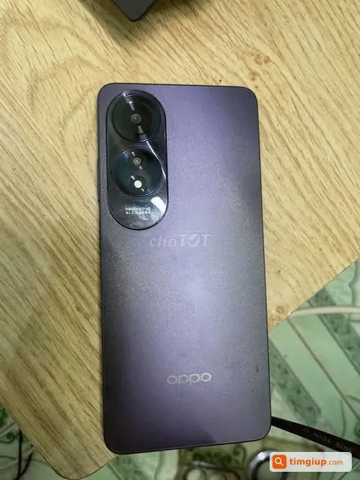 Điện Thoại Oppo Màu Tím Để Quên Tại Bia Quốc Học