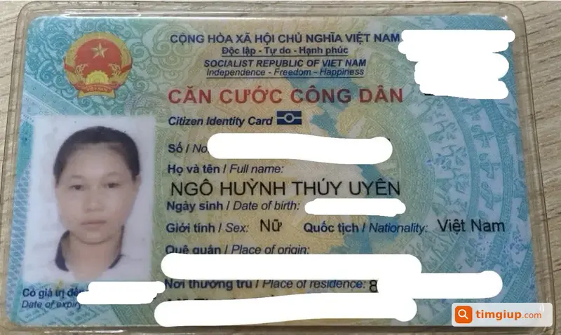 Ví Đen Ruột Hồng Cùng CCCD Tên Ngô Huỳnh Thuý Uyên