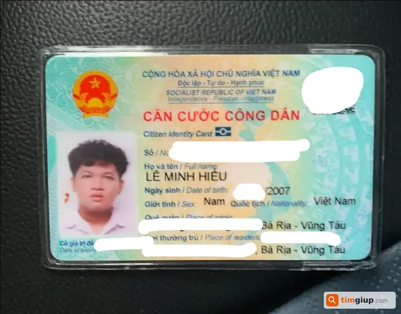 Tìm ví màu đen chứa giấy tờ của Lê Minh Hiếu tại TP.HCM