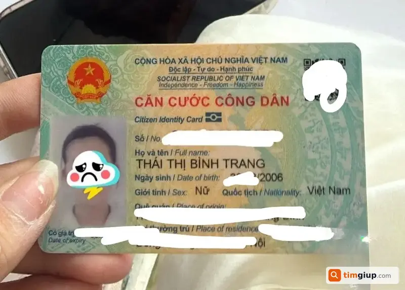 Tìm Ví Màu Hồng Cùng CCCD Rơi Tại Đại Nội Huế